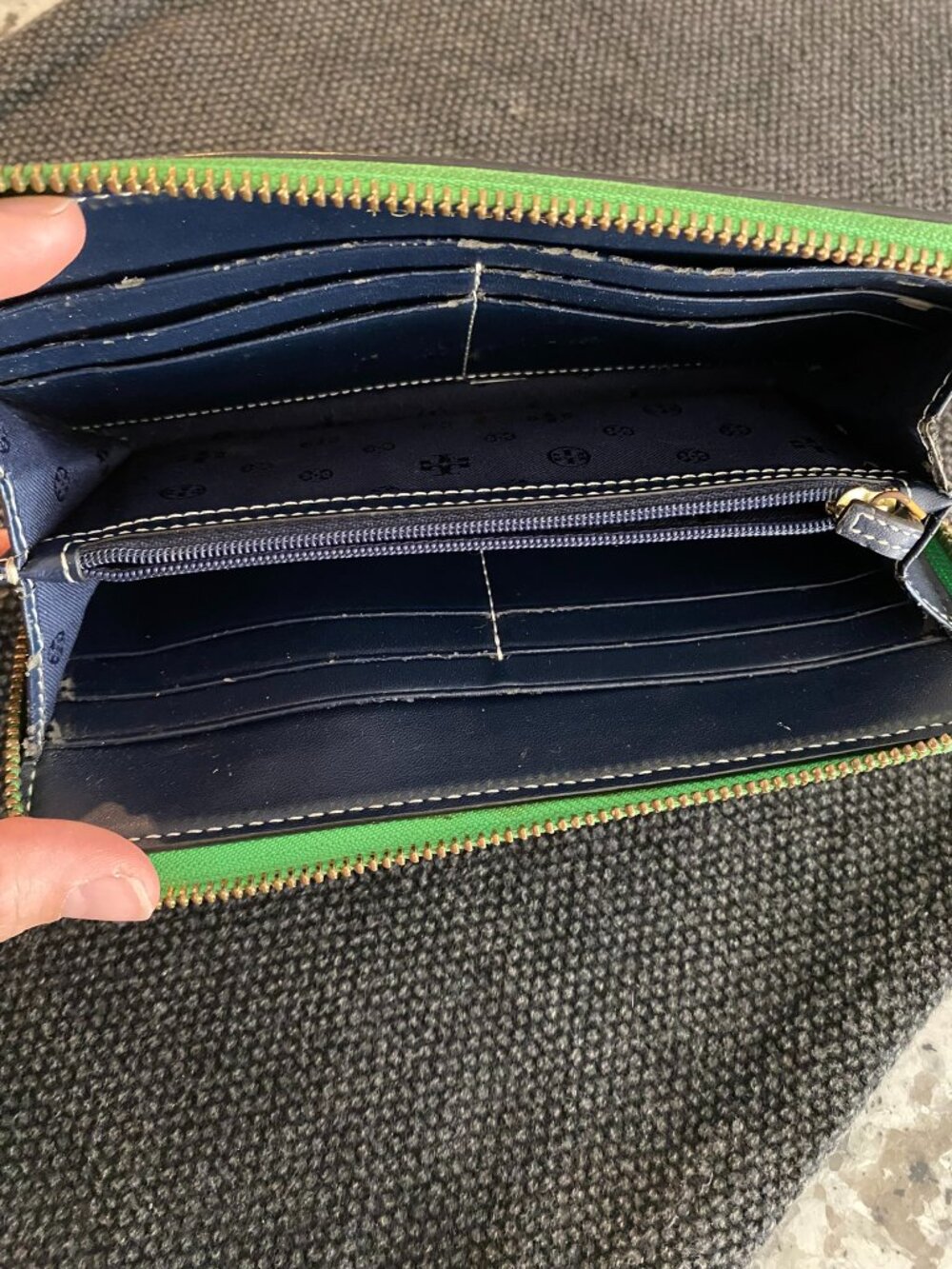 Tory Burch Zipper Wallet - Picture 5 of 9